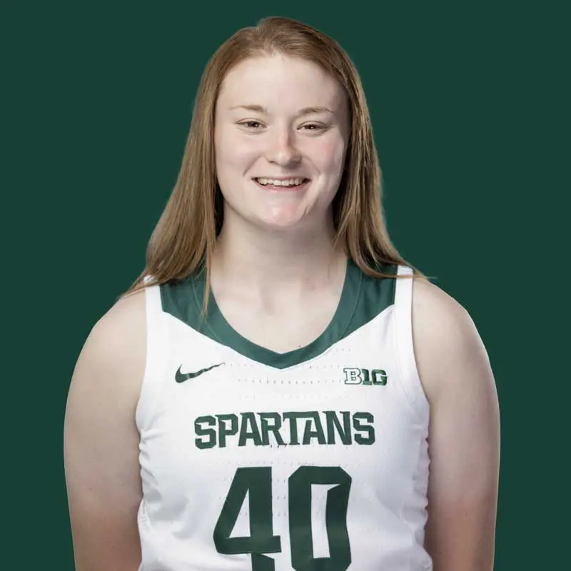 Julia Ayrault posing in jersey